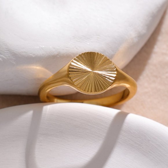 ^NEW 18K Gold Plated Round Textured Signet Coin Ring - Picture 3 of 7